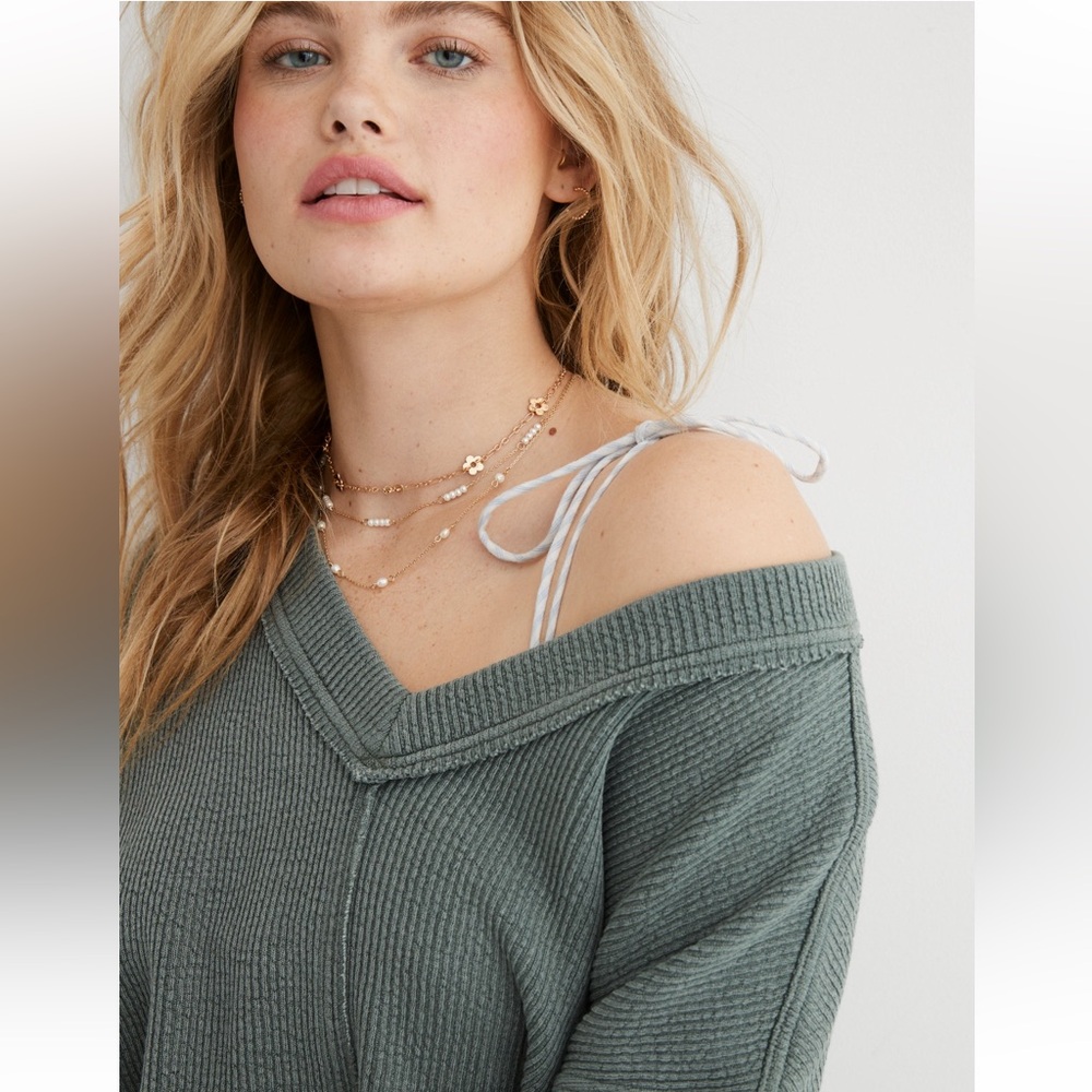 Aerie Wonder Textured V-Neck Sweatshirt - Picture 2 of 6